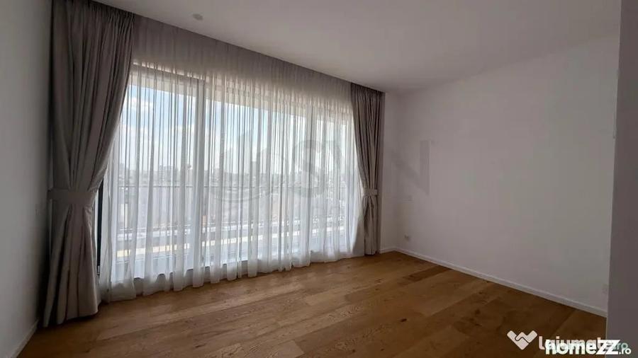 Apartament cu 4 camere semidecomandat în Dacia