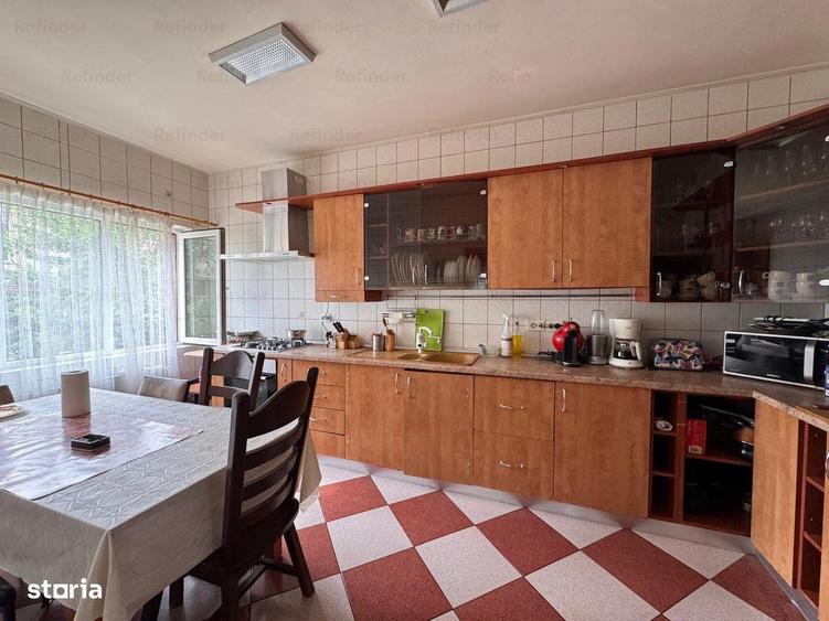 Casă cu 6 camere cu Teren 164 Mp în Vatra Luminoasă