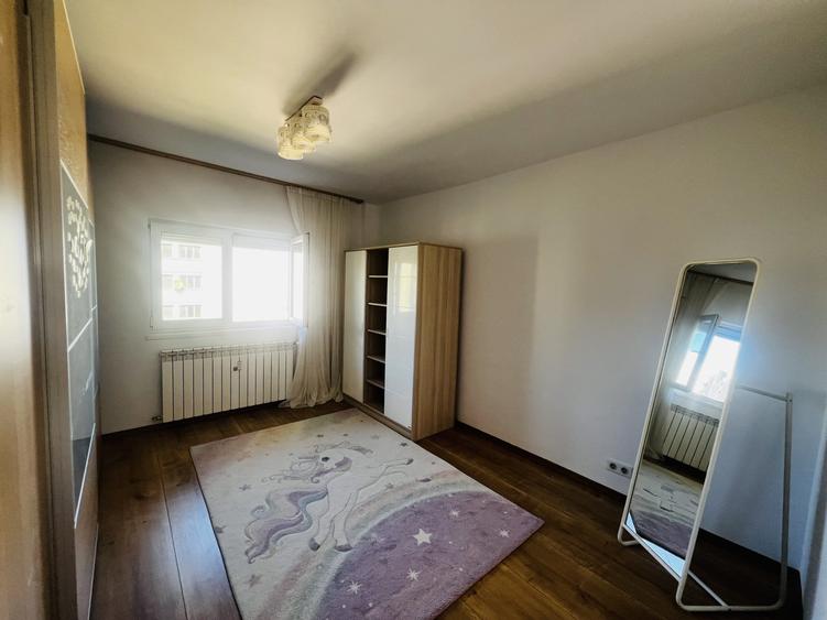 Apartament cu 3 camere decomandat în Drumul Taberei