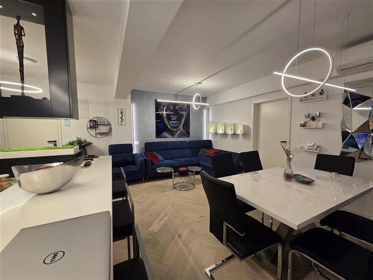 Apartament cu 3 camere semidecomandat, mobilat în Noua