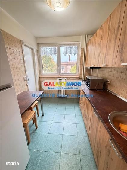 Apartament cu 3 camere, mobilat în Tei