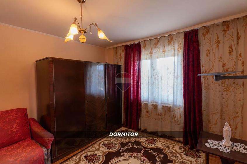 Casă individuală cu 5 camere cu Teren 6532 Mp în Cernești