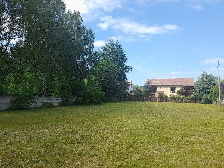 Teren de 1051 mp, în Breaza de Sus