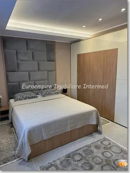 Apartament cu 3 camere decomandat în Palazu Mare