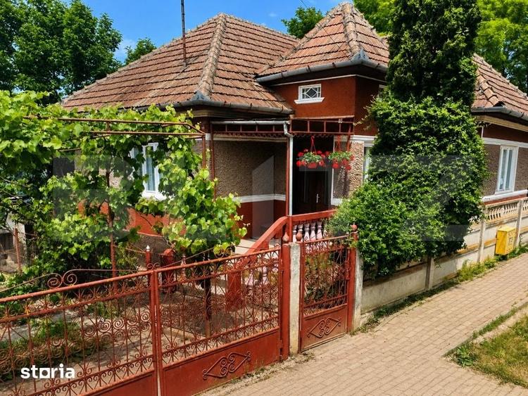 Casă cu 3 camere semidecomandat cu Teren 950 Mp în Central