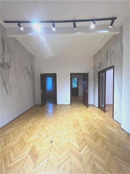 Apartament cu 4 camere în Primăverii