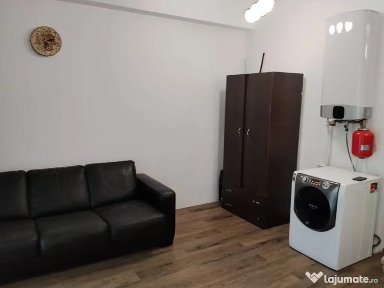Garsonieră decomandată în Central