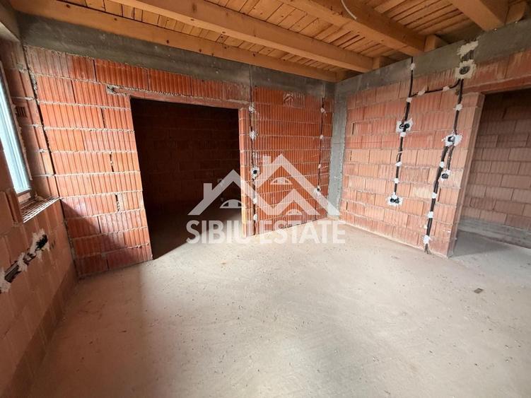 Casă individuală cu 5 camere cu Canalizare în Veterani