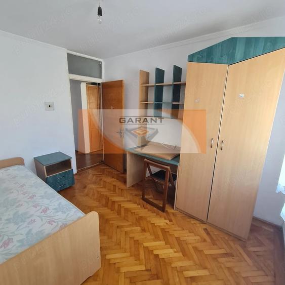 Apartament cu 3 camere decomandat în Eremia