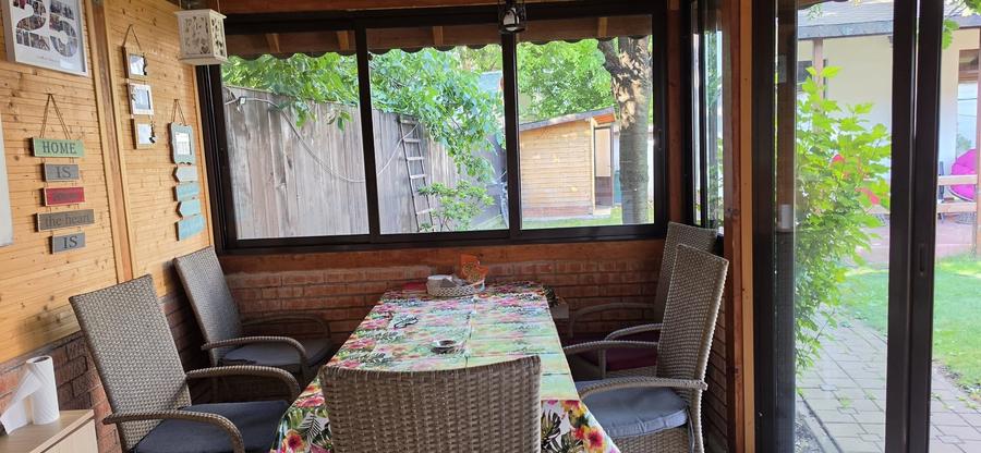 Casă individuală cu 6 camere cu Teren 562 Mp în Central