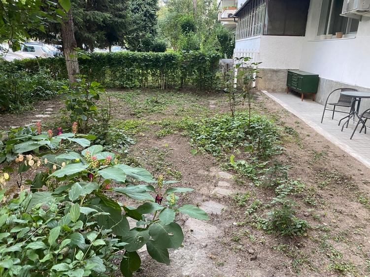 Apartament cu 2 camere semidecomandat în Aleea Carpați
