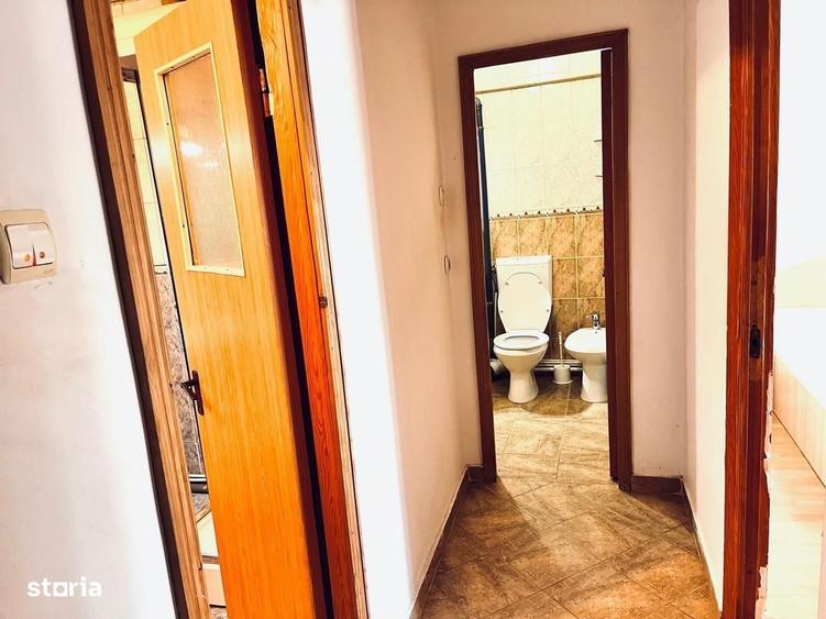 Apartament cu 3 camere semidecomandat în Galata