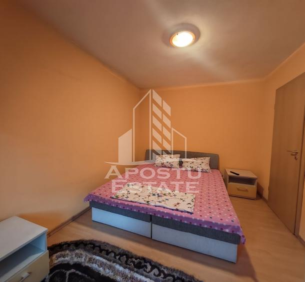 Apartament cu 3 camere semidecomandat, mobilat în Torontalului