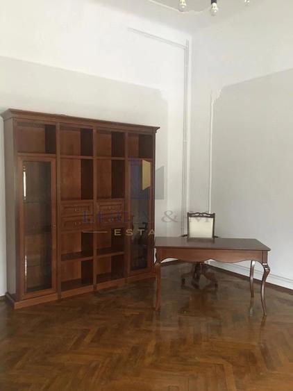 Apartament cu 4 camere în Central