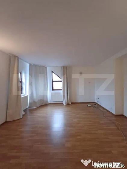 Casă cu 5 camere cu Teren 600 Mp în Central