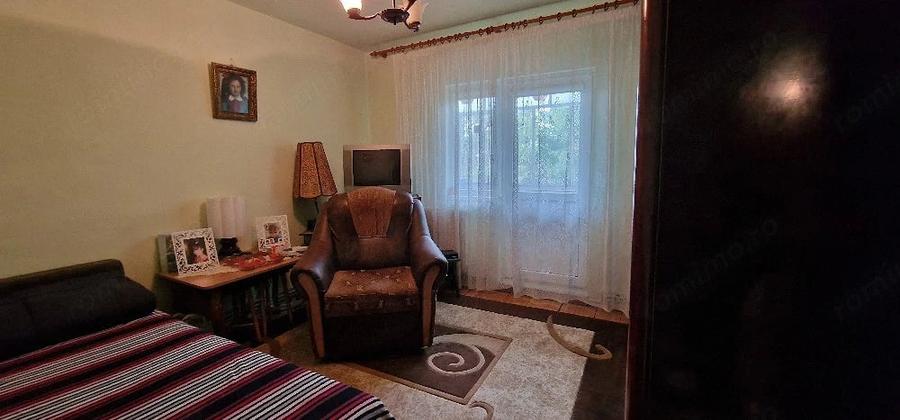 Apartament cu 4 camere decomandat în Mircea cel Bătrân
