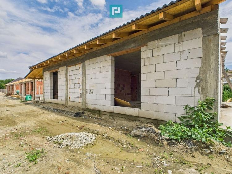 Duplex cu 3 camere cu Canalizare în Șag