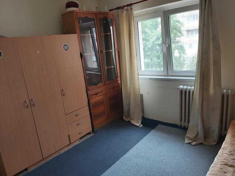 Apartament cu 3 camere semidecomandat în Rogerius