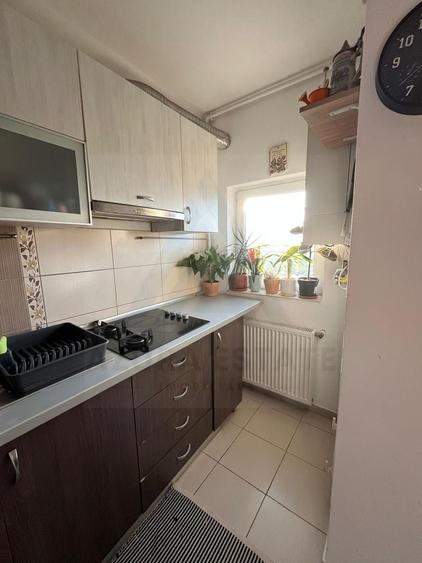 Apartament cu 3 camere semidecomandat, mobilat în Ștrand