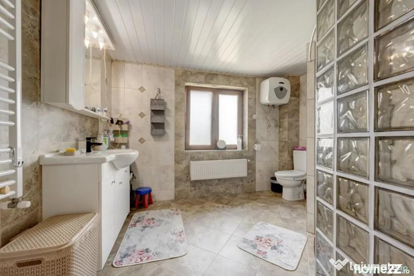 Casă cu 7 camere cu Teren 750 Mp în Afumați