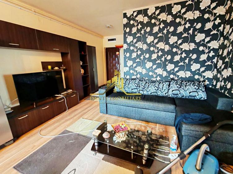 Apartament cu 3 camere semidecomandat, mobilat în Iris