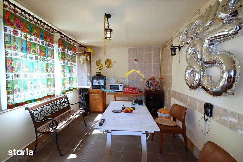 Casă cu 7 camere cu Teren 463 Mp în Central