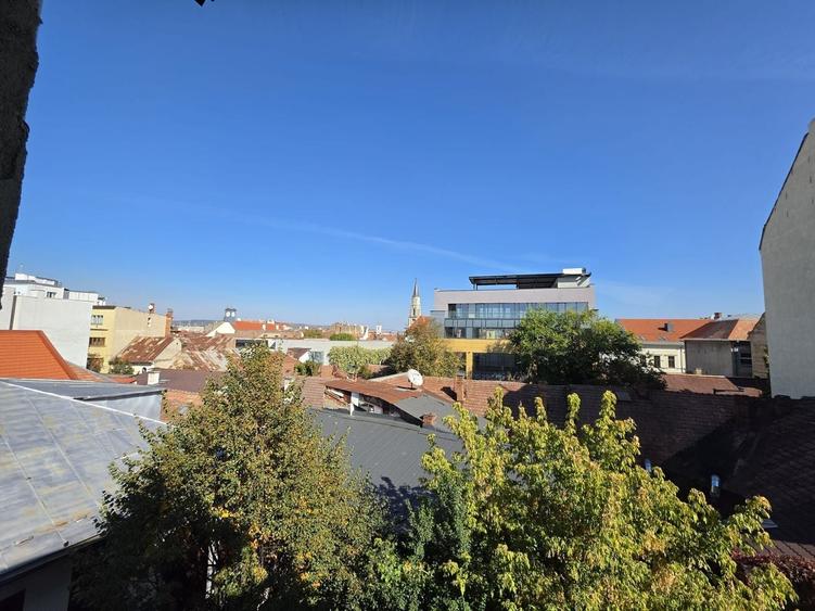 Apartament cu 2 camere semidecomandat, mobilat în Central