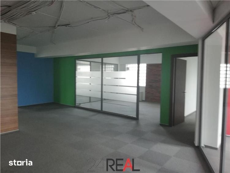 Spațiu comercial, de 350 mp, în Polonă