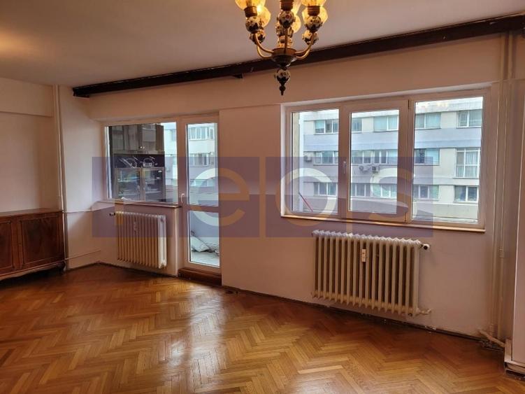 Apartament cu 4 camere semidecomandat în Dorobanți