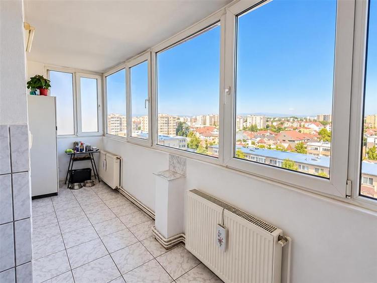Apartament cu 3 camere decomandat în Astra