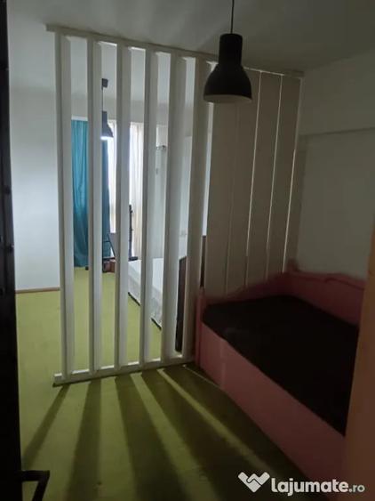 Apartament cu 4 camere decomandat în Titulescu