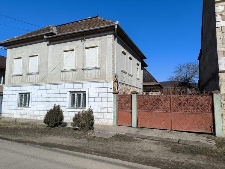 Casă cu 4 camere în Aghireșu