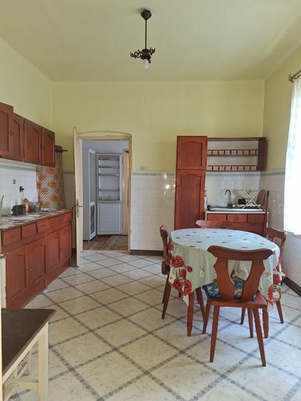 Casă cu 4 camere în Central