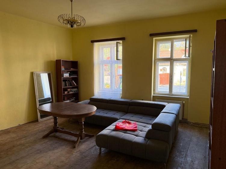 Casă cu 4 camere cu Teren 270 Mp în Central