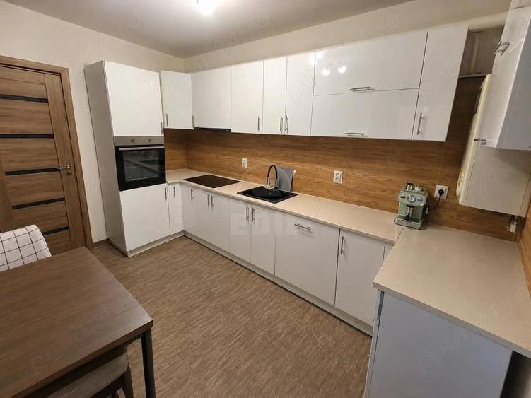 Apartament cu 3 camere decomandat în Florești