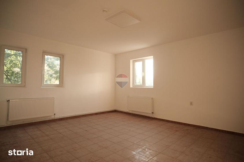 Spațiu comercial, de 1,200 mp, în Central