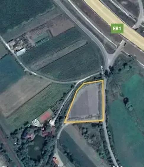 Teren de 4400 mp, în Central
