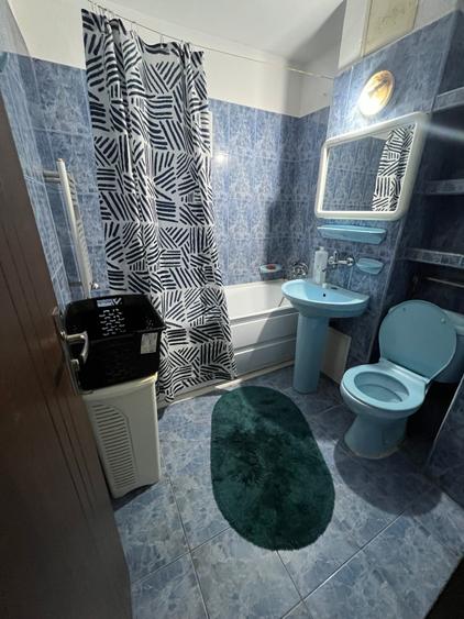 Apartament cu 3 camere decomandat în Girocului