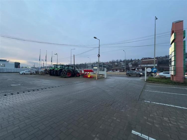 Spațiu comercial, de 350 mp, în Păcurari