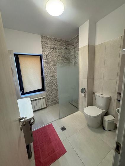 Casă cu 6 camere cu Canalizare în Bucureștii Noi