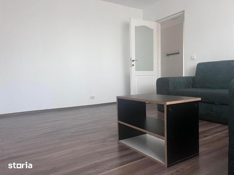 Apartament cu 3 camere decomandat în Micro 4