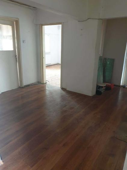 Apartament cu 4 camere decomandat în Micro 16