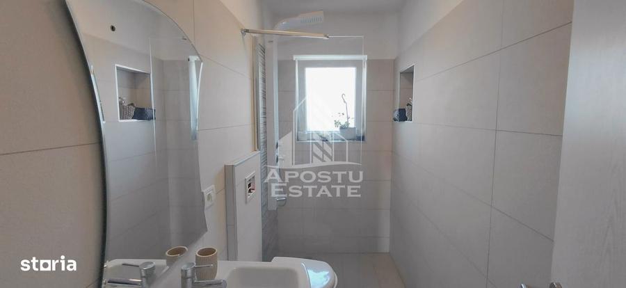 Casă cu 5 camere cu Teren 320 Mp în Dumbrăvița