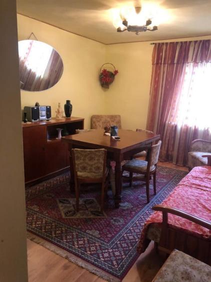 Apartament cu 3 camere semidecomandat în Telecabinei