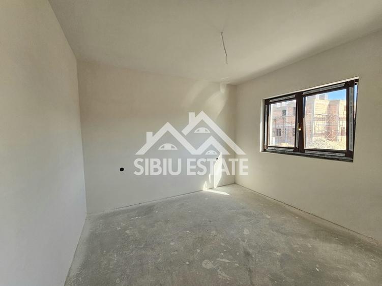 Duplex cu 5 camere cu Canalizare în Șura Mică