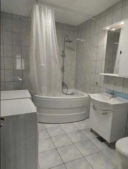 Apartament cu 3 camere decomandat în Florești