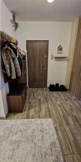 Apartament cu 3 camere decomandat, mobilat în Olteniței