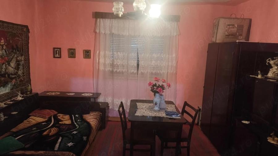 Casă cu 3 camere cu Teren 1870 Mp în Central