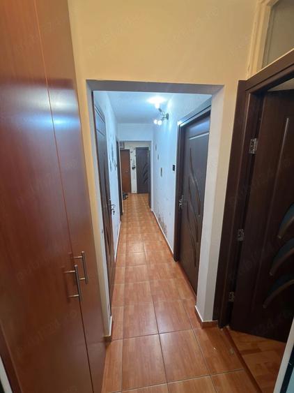 Apartament cu 3 camere decomandat, mobilat în Olteniței