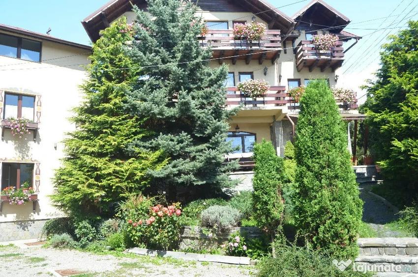 Casă cu 10 camere cu Teren 580 Mp în Poiana Țapului